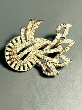 Vintage Weiss Midcentury Rhinestone Brooch Rhodium Plated Baguette & Crystal Pin